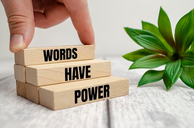 Words Words Have Power napisane drewnianymi literami alfabetu na białym tle