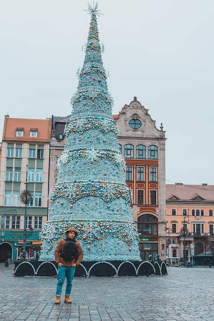 Wrocław Polska 30 Stycznia 2020 Mężczyzna Przy Posągach Krasnali We Wrocławiu Ponad 350 Razem