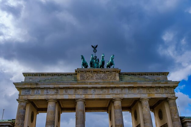 Wrzesień berlin niemcy turyści przy bramie brandenburskiej berlin