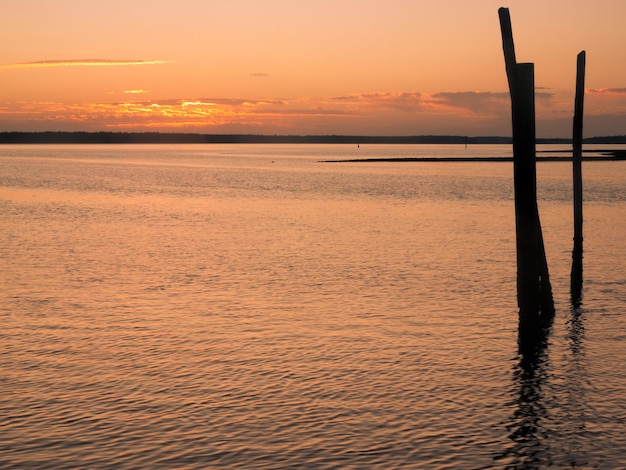 Wschód słońca nad Everglades od wschodniej strony wyspy Chokoloskee.