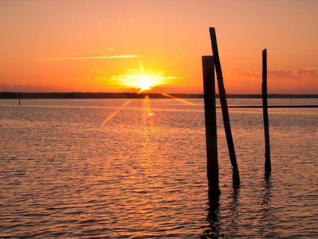 Wschód Słońca Nad Everglades Od Wschodniej Strony Wyspy Chokoloskee.