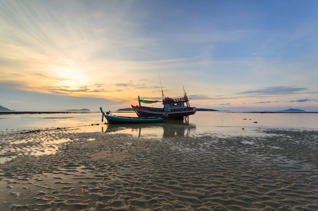 Wschód słońca przy Rawai plażą w Phuket, Tajlandia