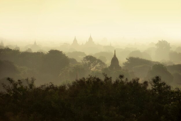 Wschód Słońca Scena Przy Pagodowym Antycznym Miasta Polem W Bagan Myanmar
