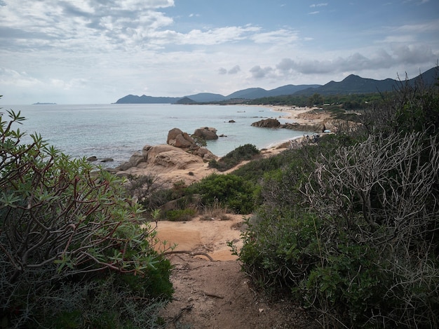 Wspaniały Seascape plaży Santa Giusta na południowym wybrzeżu Sardynii.