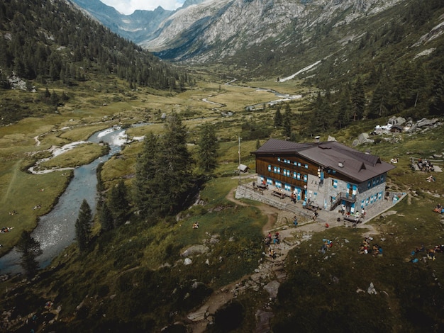 Wspaniały widok na jezioro MALGA BISSINA i Val di fumo