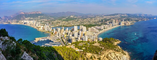 Wspaniały Widok Na Panoramę Miejscowości Wypoczynkowej Calpe Alicante Ze Skały.