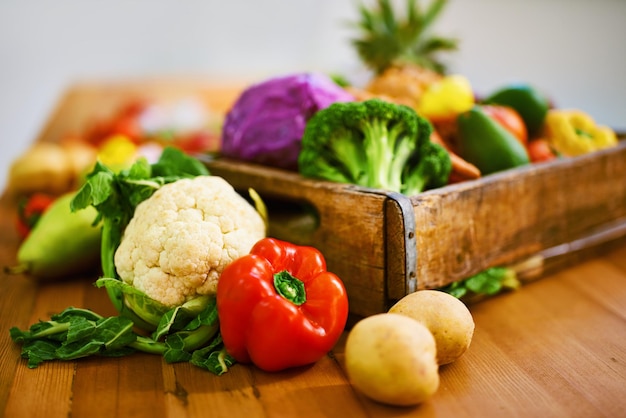 Wszystkie wartości odżywcze, o które możesz poprosić Shot zbioru owoców i warzyw leżących na stole