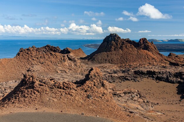 Wulkaniczny krajobraz Bartolome na Wyspach Galapagos