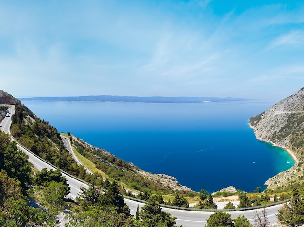 Wybrzeże Riwiery Makarskiej z autostradą Adriatyku w Chorwacji