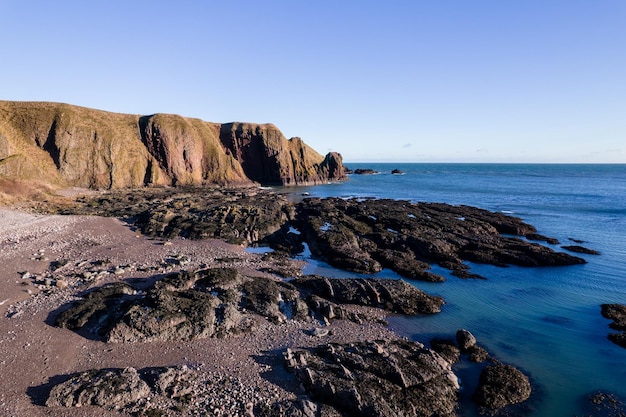 Wybrzeże Szkocji w pobliżu zamku Dunnottar Widok z góry