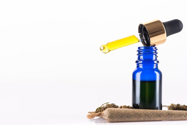 Zdjęcie wyciąg z konopi cbd cannabidiol oil cannabis marihuana do użytku medycznego