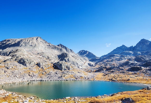 Wycieczka w Wind River Range w Wyoming, USA. Sezon jesienny.