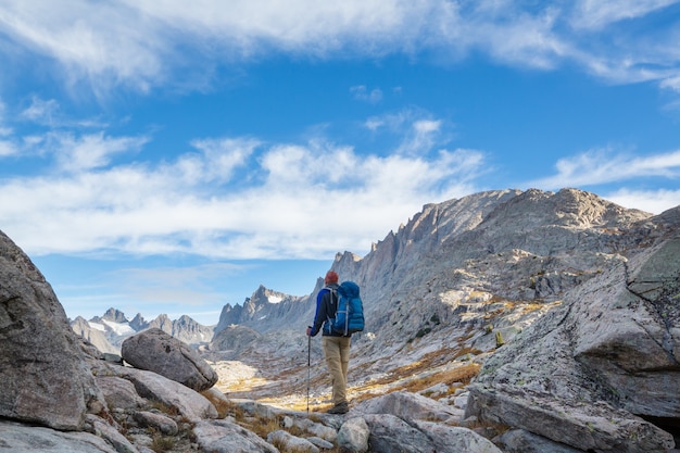 Wycieczka w Wind River Range w Wyoming, USA. Sezon jesienny.