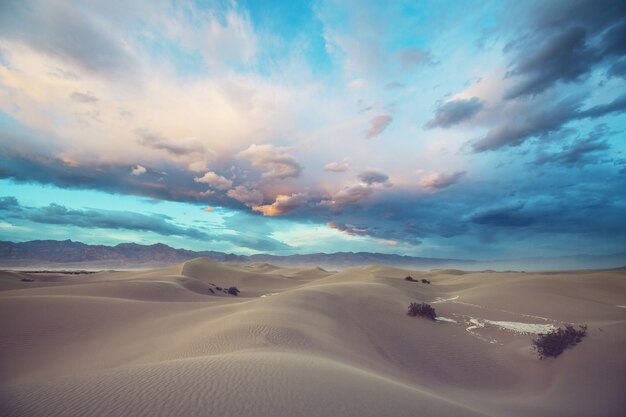 Zdjęcie wydmy w death valley national park, kalifornia, usa