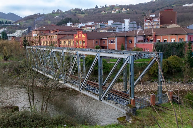 Zdjęcie wygląd mostu angielskiego nad rzeką nalon 1896 sama langreo hiszpania