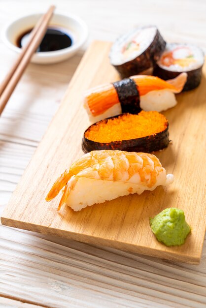 wymieszać zestaw sushi