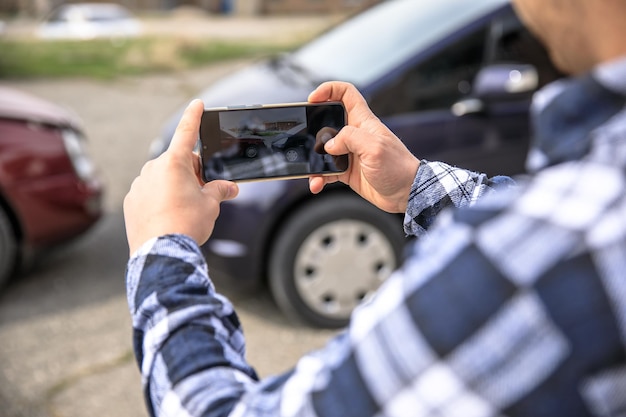 Wypadek samochodowy z telefonem komórkowym