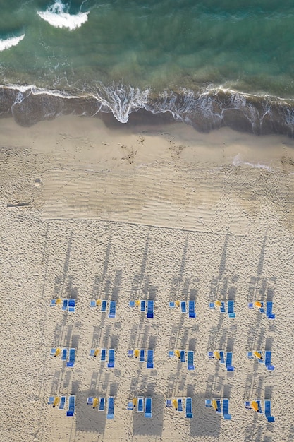 Wyposażona plaża Viareggio widziana z góry