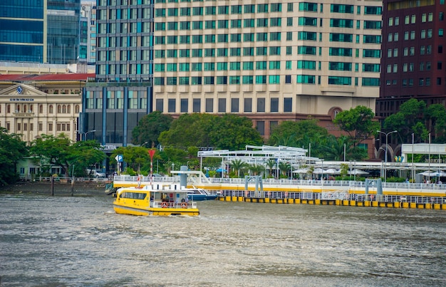 Wysoka ekspozycja w nocy Saigon River Express Tours Water Taxi Station