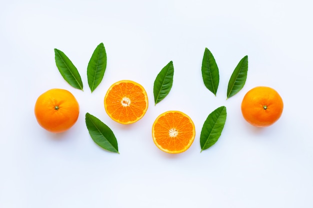 Wysoka Witamina C, świeża Pomarańczowa Cytrus Owoc Na Bielu