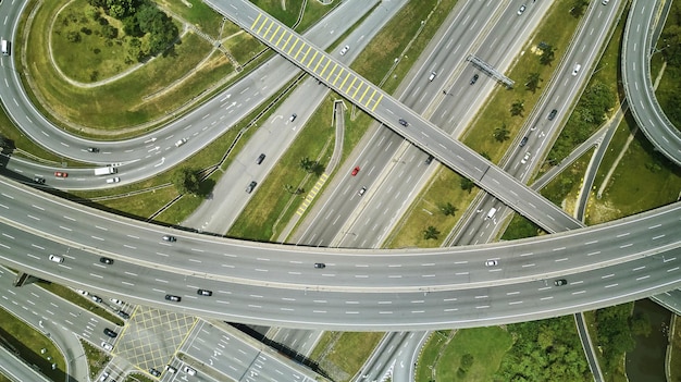 Wysoki kąt widoku autostrady na drodze