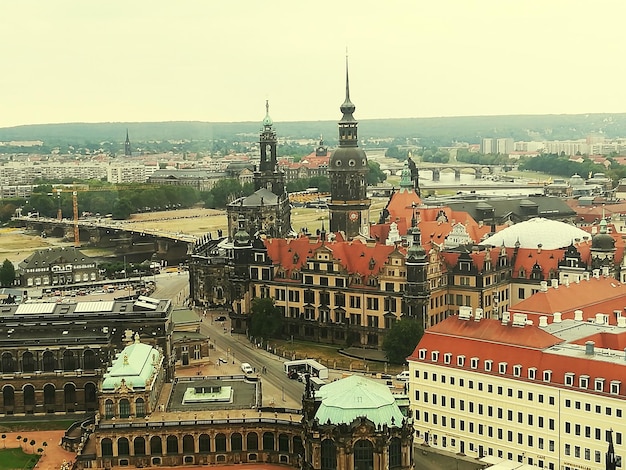 Zdjęcie wysoki kąt widoku budynków w mieście