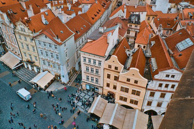 Zdjęcie wysoki kąt widoku budynków w mieście