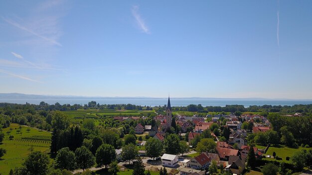 Zdjęcie wysoki kąt widoku drzew na tle nieba