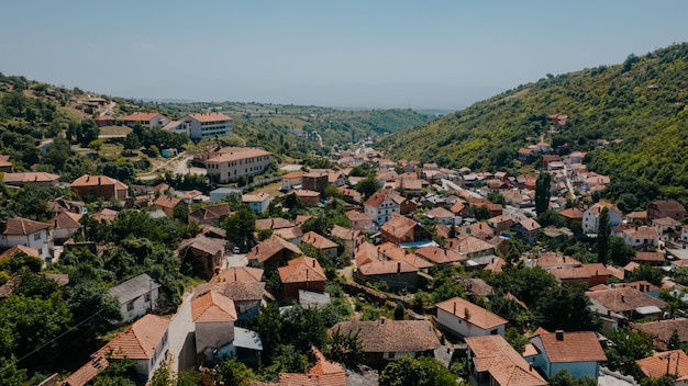 Wysoki kąt widoku krajobrazu miasta na tle nieba