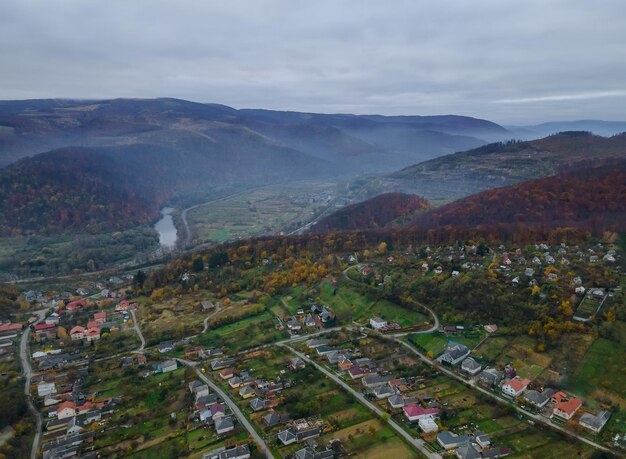 Wysoki kąt widoku krajobrazu miasta na tle nieba