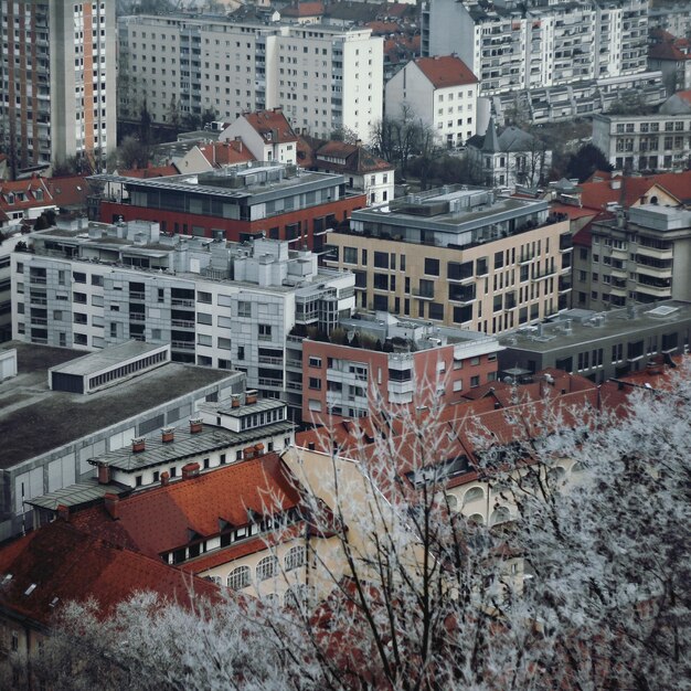 Zdjęcie wysoki kąt widoku krajobrazu miejskiego w zimie