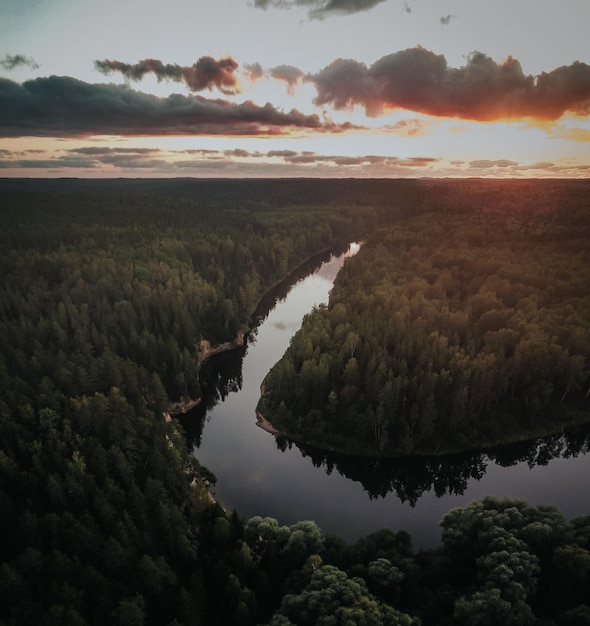 Wysoki kąt widoku krajobrazu na tle nieba podczas zachodu słońca