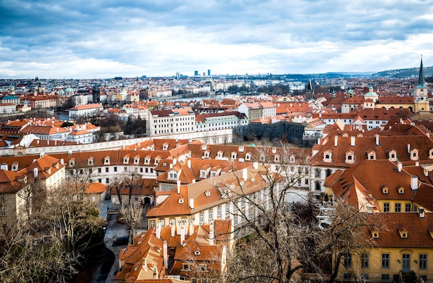Wysoki kąt widoku miasta na tle nieba