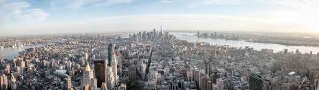 Zdjęcie wysoki kąt widoku nowoczesnych budynków w mieście