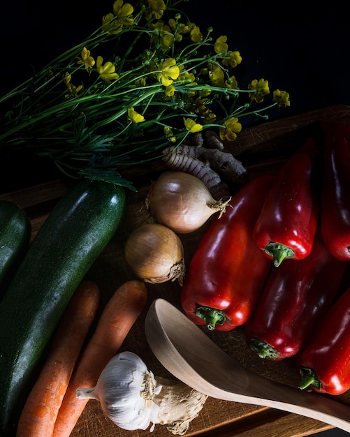 Zdjęcie wysoki kąt widoku papryki chili na stole