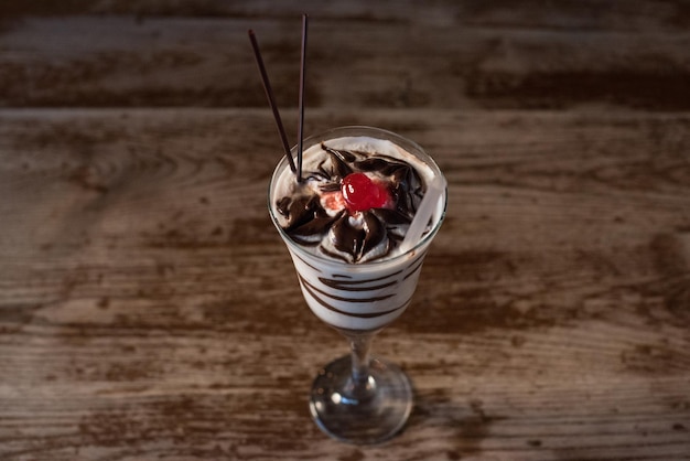 Wysoki kąt widoku smoothie w szklance