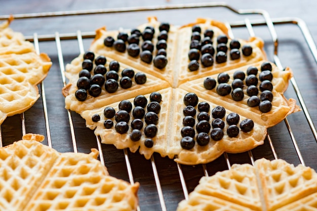 Wysoki Kąt Widoku Wafle Na Stojaku Chłodzącym