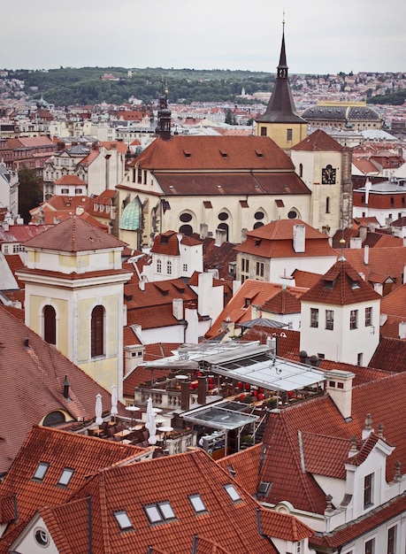 Wysoki kąt zdjęcia krajobrazu miasta na tle nieba