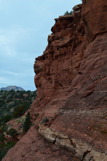 Wysoki klif Red Rock i skalna ściana