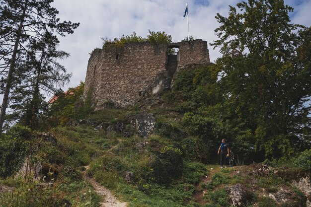 wysoki widok na miasto kipfenberg w bawarii