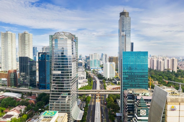 Wysokie budynki w centralnej dzielnicy biznesowej Dżakarty