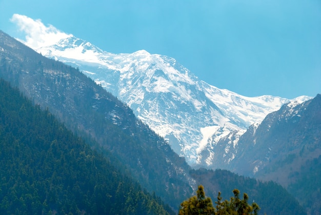 Wysokie Tybetańskie Góry W śniegu, Trekking Do Annapurny