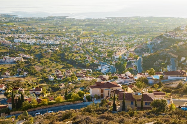 Wyspa Cypr, widok z góry. Wiele dachów domów