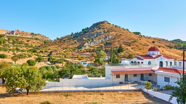Wyspa Egina w Grecji. Grecki pejzaż z klasztorem św Katarzyny