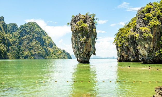 Wyspa Jamesa Bonda w Phangnga