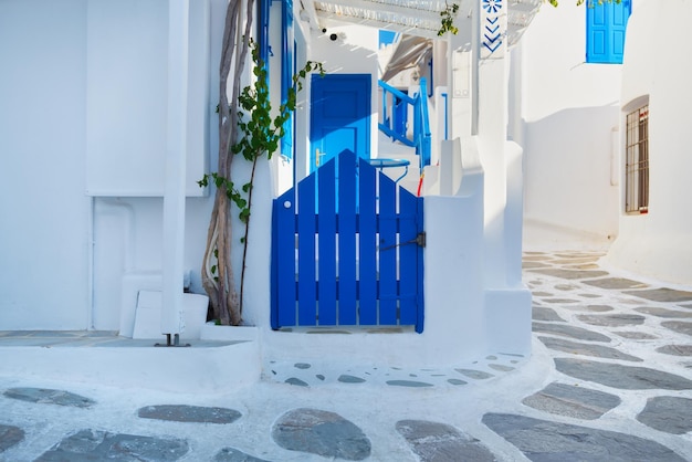 Wyspa Mykonos Grecja Ulice i tradycyjna architektura Wejście do prywatnego domu Fotografia podróżnicza