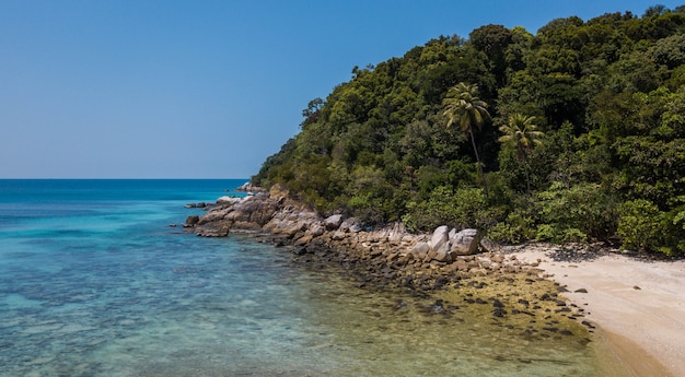 Wyspa Perhentian. Piękny widok na rajską tropikalną plażę