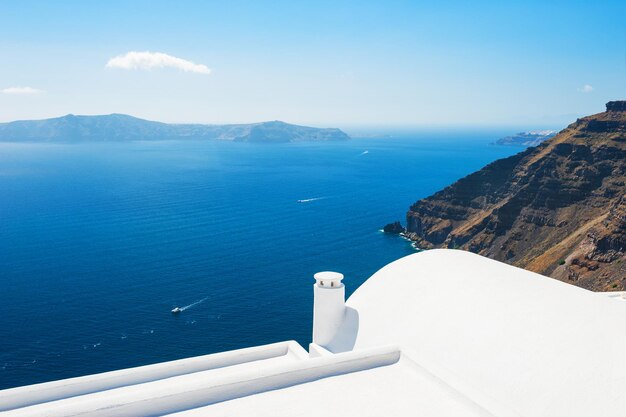 Wyspa Santorini, Grecja. Piękny krajobraz z widokiem na morze.