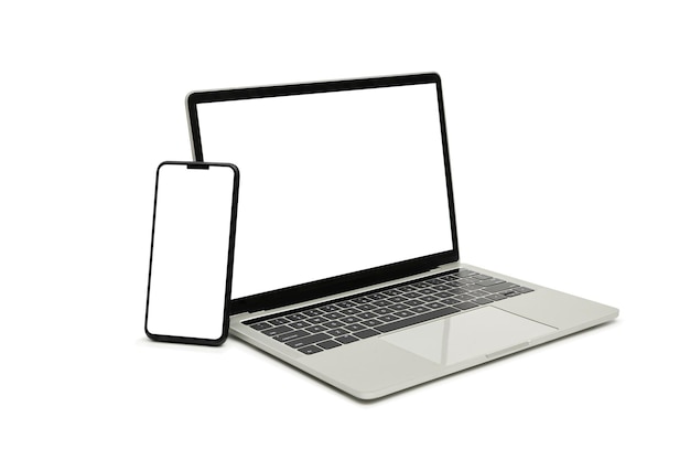 Zdjęcie wyświetlacz laptopa i smartfona na białym tle obszaru roboczego makieta projektu