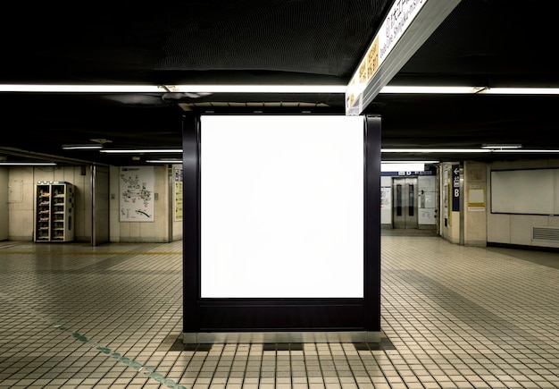 Wyświetlacz systemu japońskiego metra z informacjami dla pasażerów